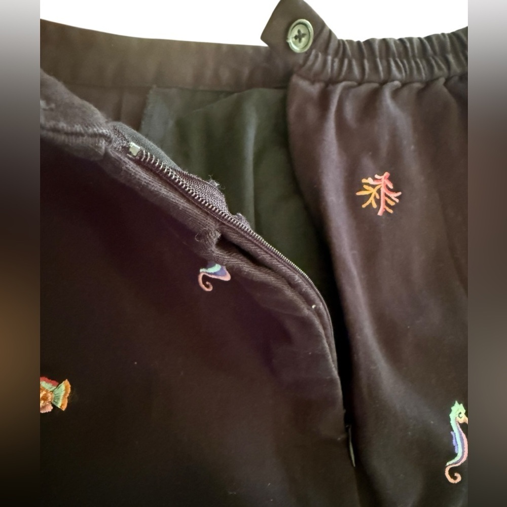 Cold water Creek crop Black capris with Colorful Sea Creatures Size 12 - Picture 11 of 13